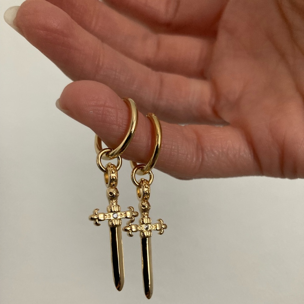 New Vanessa Mooney gold ALEXANDRA HOOP EARRINGS - Picture 9 of 15